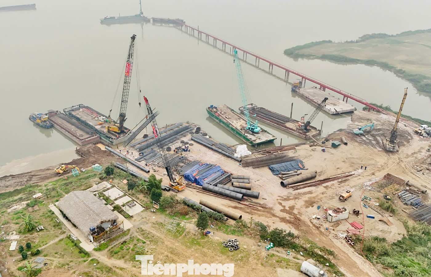 Toàn cảnh công trường cầu Thượng Cát đang thi công