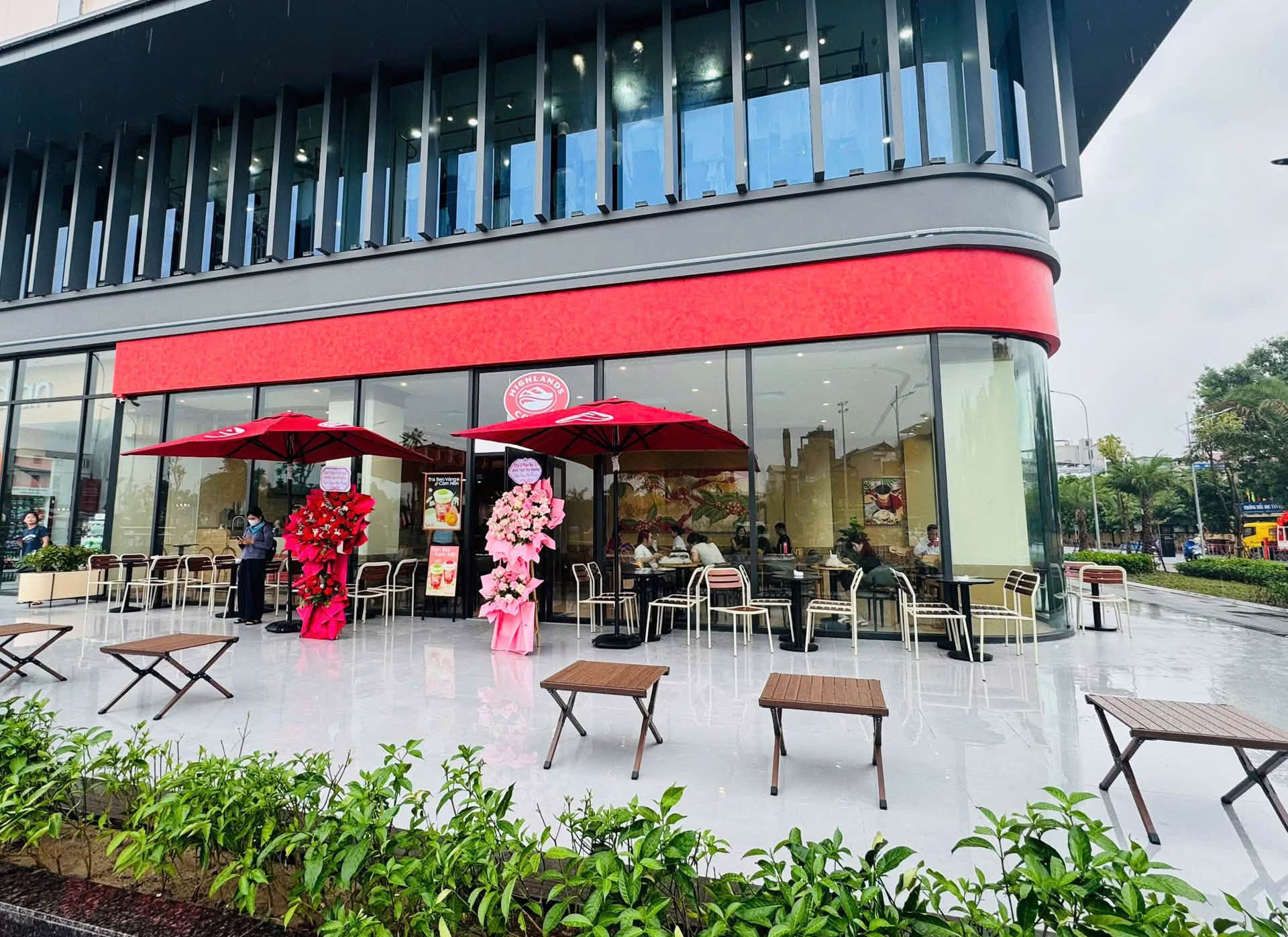 Quán Highlands Vincom Plaza Đan Phượng